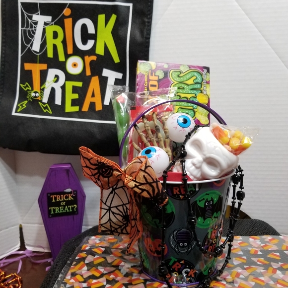 Halloween Accessories - Cute Halloween Spooky Gift Basket